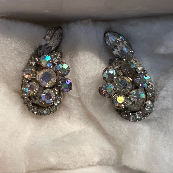 Vintage Rhinestone Clip Earrings - Picture 3 of 7